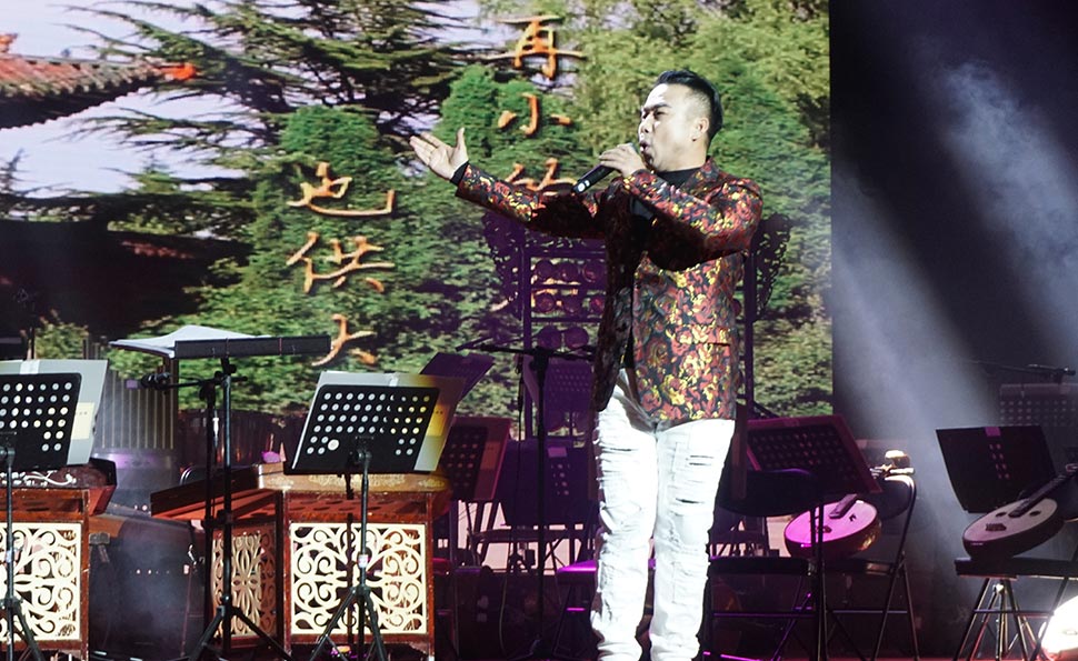胡玉演唱《百姓英雄》